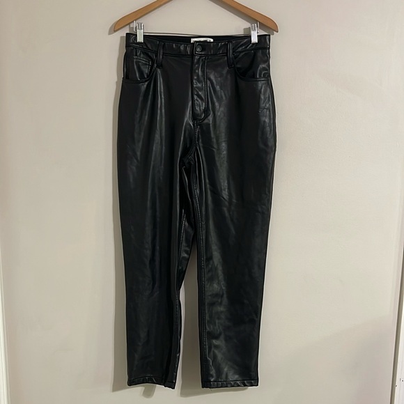 Abercrombie & Fitch The 90s straight ultra high rise faux leather pants  12 - Picture 1 of 6